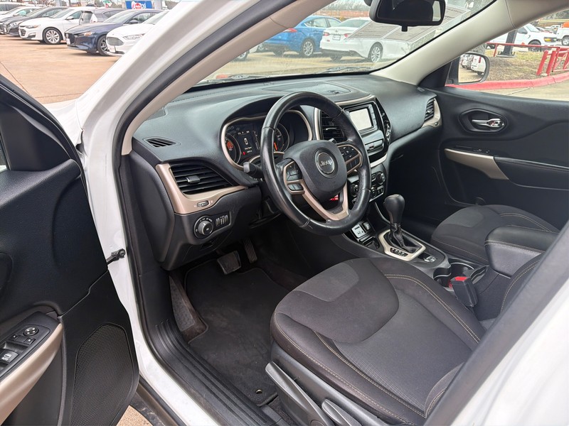 Jeep Cherokee Vehicle Full-screen Gallery Image 09