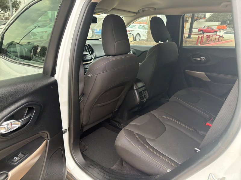 Jeep Cherokee Vehicle Full-screen Gallery Image 10