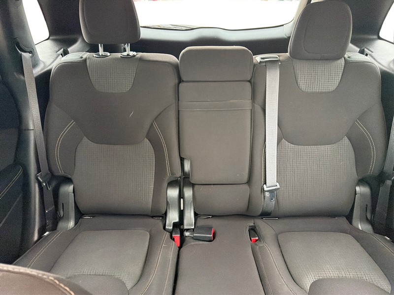 Jeep Cherokee Vehicle Full-screen Gallery Image 13