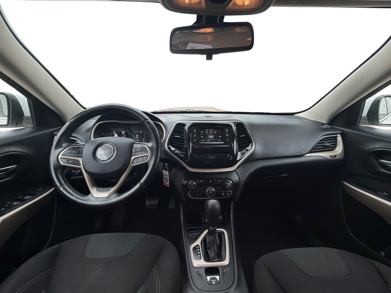 Jeep Cherokee Vehicle Full-screen Gallery Image 15