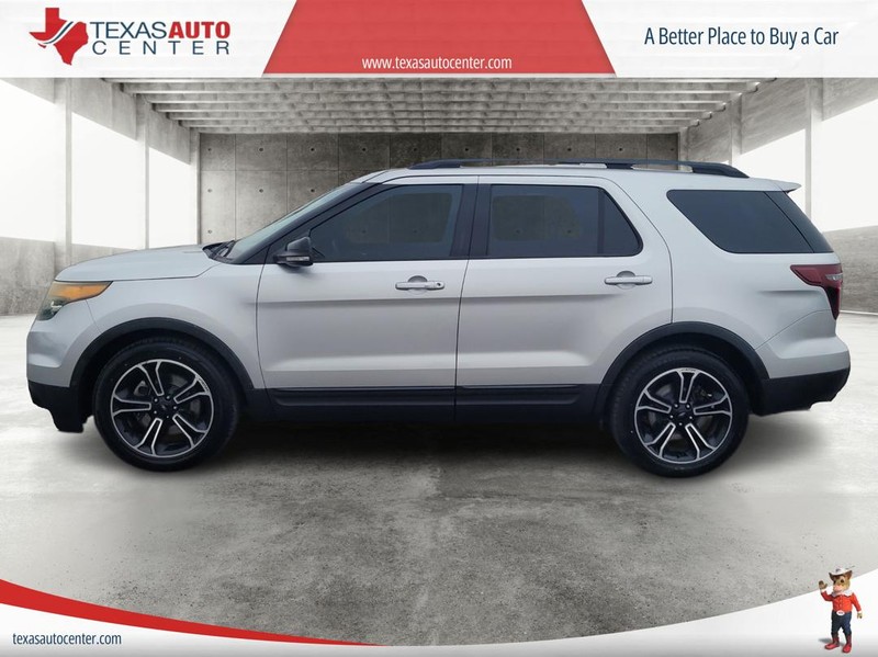 Ford Explorer Vehicle Full-screen Gallery Image 5