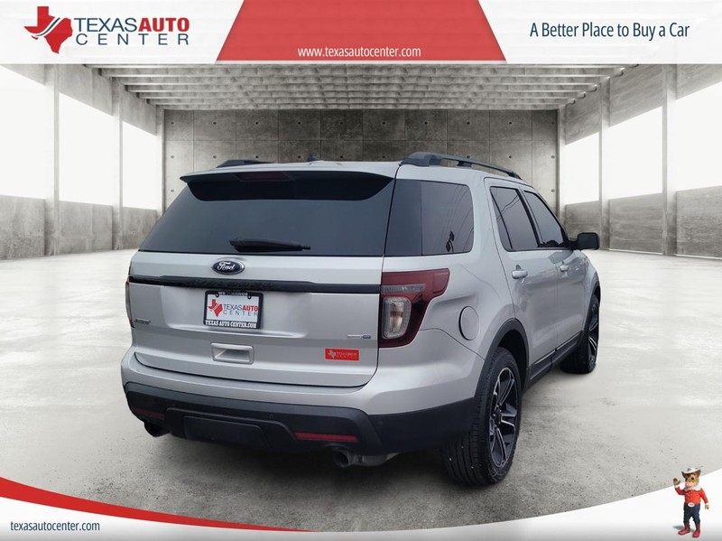 Ford Explorer Vehicle Full-screen Gallery Image 7