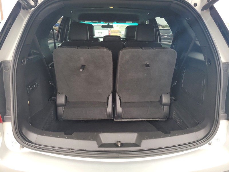 Ford Explorer Vehicle Full-screen Gallery Image 11