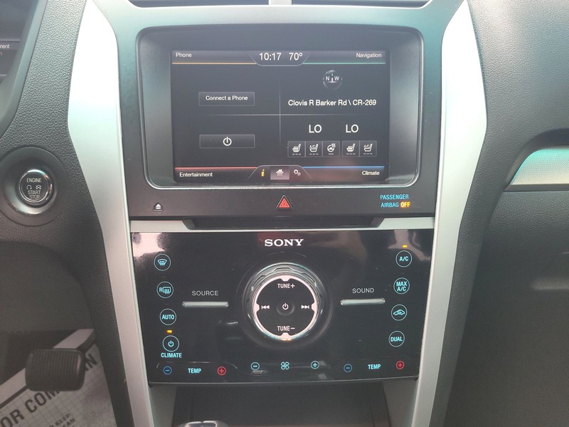 Ford Explorer Vehicle Full-screen Gallery Image 12