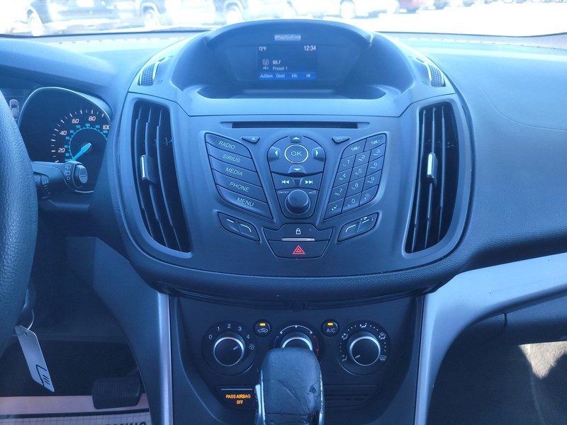 Ford Escape Vehicle Full-screen Gallery Image 10