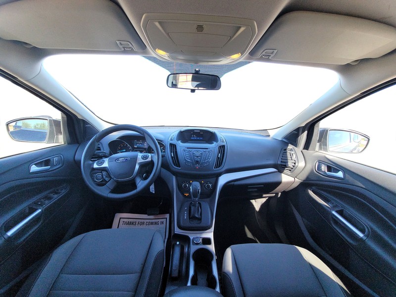 Ford Escape Vehicle Full-screen Gallery Image 13