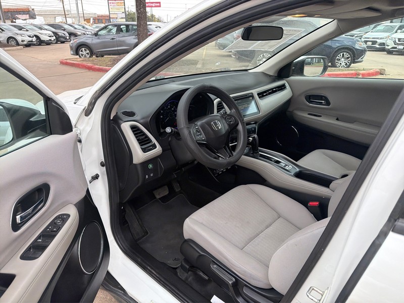 Honda HR-V Vehicle Full-screen Gallery Image 09