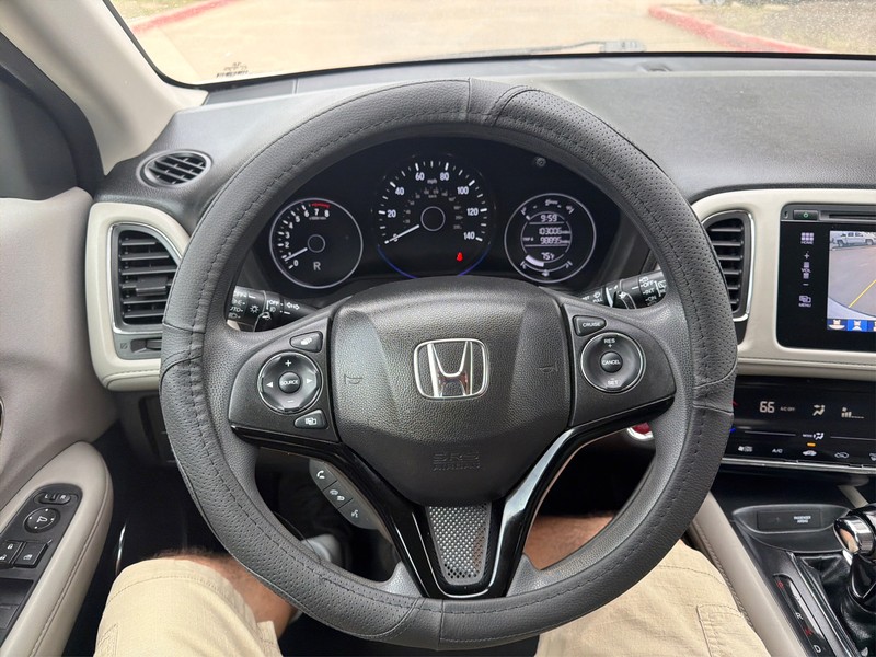 Honda HR-V Vehicle Full-screen Gallery Image 14