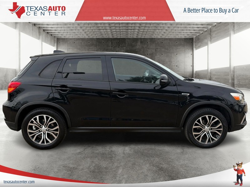 Mitsubishi Outlander Sport Vehicle Full-screen Gallery Image 04