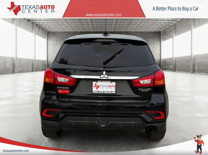 Mitsubishi Outlander Sport Vehicle Full-screen Gallery Image 06