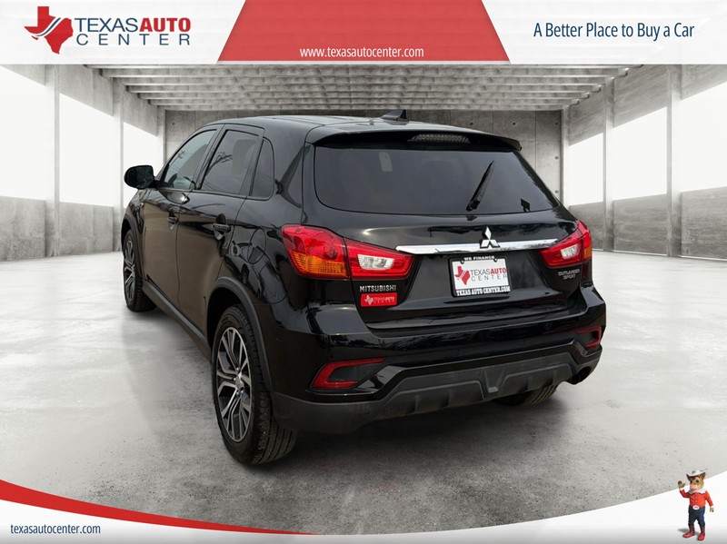 Mitsubishi Outlander Sport Vehicle Full-screen Gallery Image 08