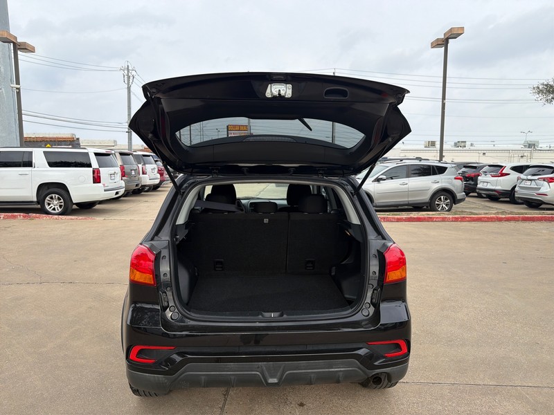 Mitsubishi Outlander Sport Vehicle Full-screen Gallery Image 11