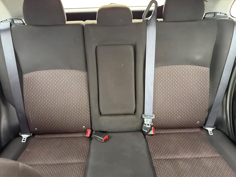 Mitsubishi Outlander Sport Vehicle Full-screen Gallery Image 13