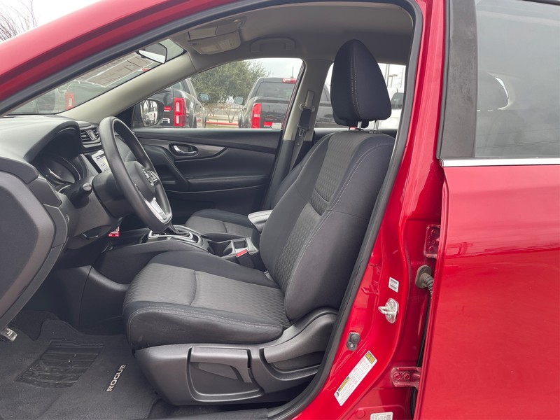 Nissan Rogue Vehicle Full-screen Gallery Image 07