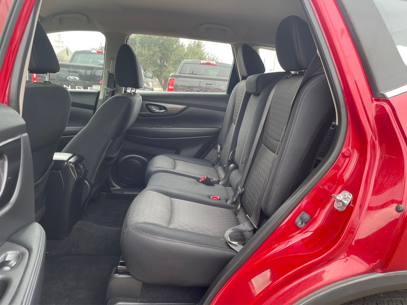 Nissan Rogue Vehicle Full-screen Gallery Image 08