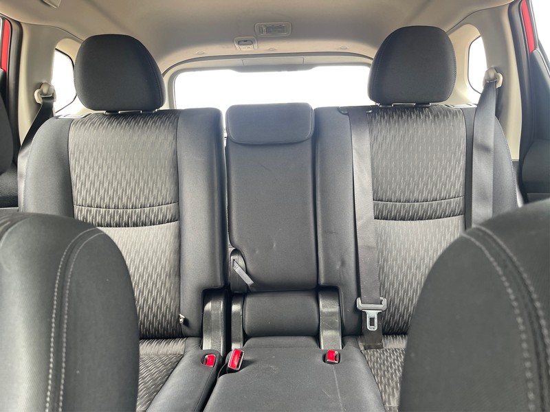 Nissan Rogue Vehicle Full-screen Gallery Image 11