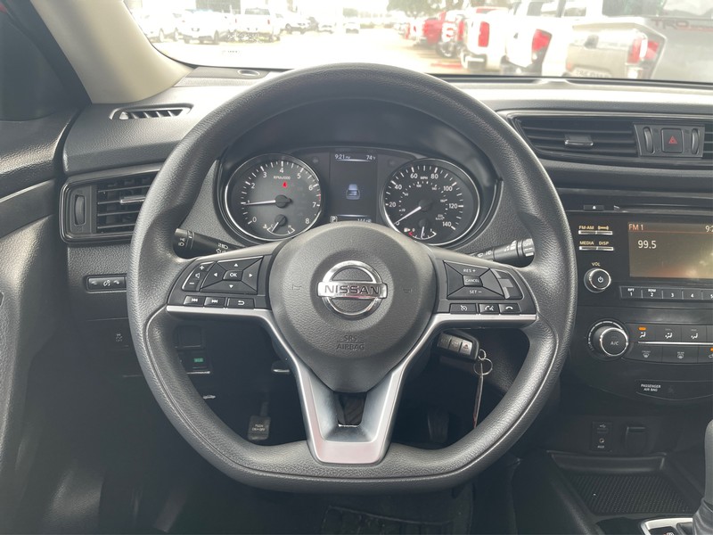 Nissan Rogue Vehicle Full-screen Gallery Image 12