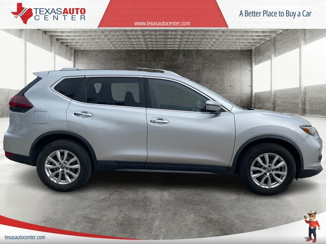 Nissan Rogue Vehicle Full-screen Gallery Image 4