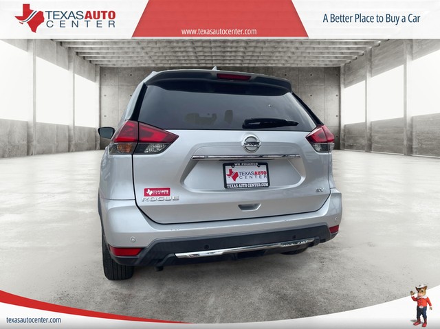 Nissan Rogue Vehicle Full-screen Gallery Image 7