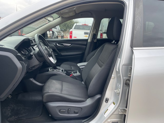 Nissan Rogue Vehicle Full-screen Gallery Image 8