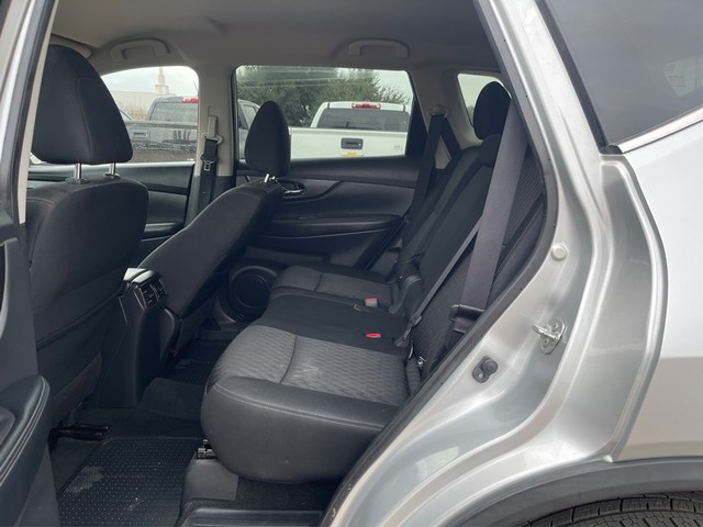 Nissan Rogue Vehicle Full-screen Gallery Image 9