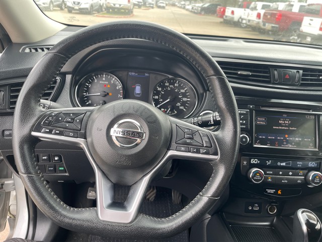 Nissan Rogue Vehicle Full-screen Gallery Image 13