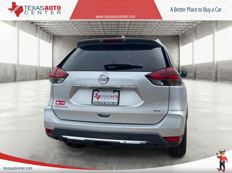 Nissan Rogue Vehicle Full-screen Gallery Image 05