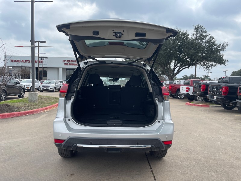 Nissan Rogue Vehicle Full-screen Gallery Image 10