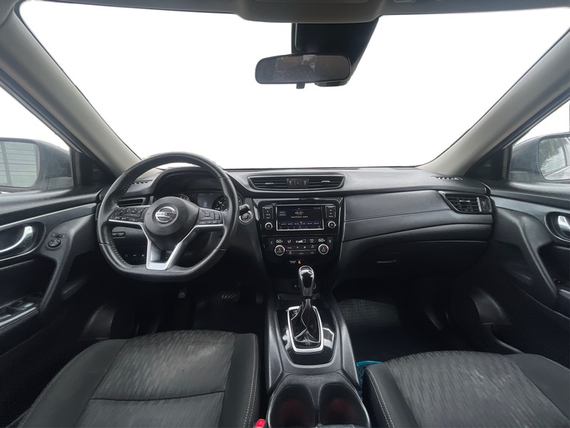 Nissan Rogue Vehicle Full-screen Gallery Image 15