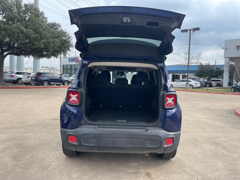 Jeep Renegade Vehicle Full-screen Gallery Image 10