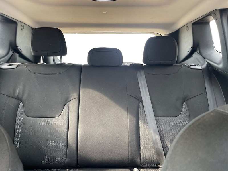 Jeep Renegade Vehicle Full-screen Gallery Image 12