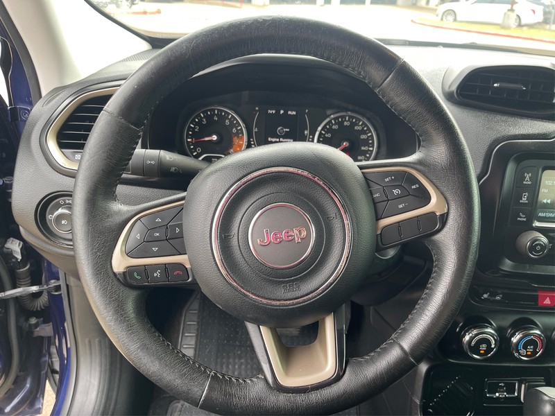 Jeep Renegade Vehicle Full-screen Gallery Image 13