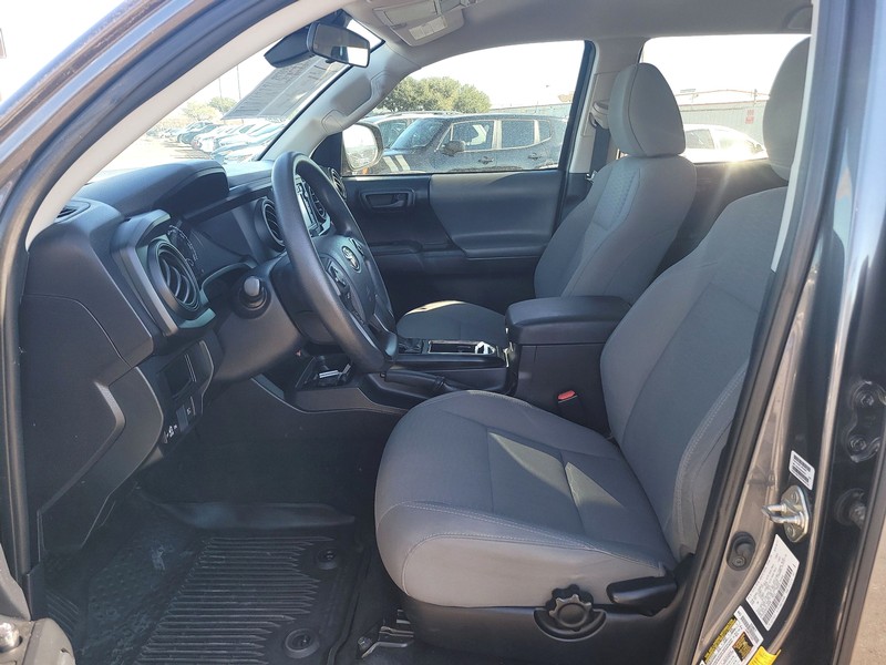 Toyota Tacoma 2WD Vehicle Full-screen Gallery Image 09