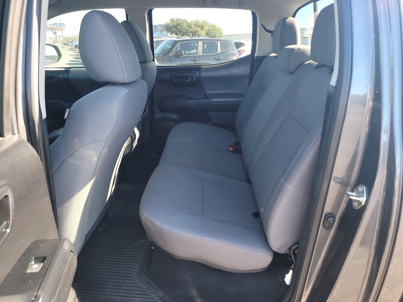 Toyota Tacoma 2WD Vehicle Full-screen Gallery Image 10