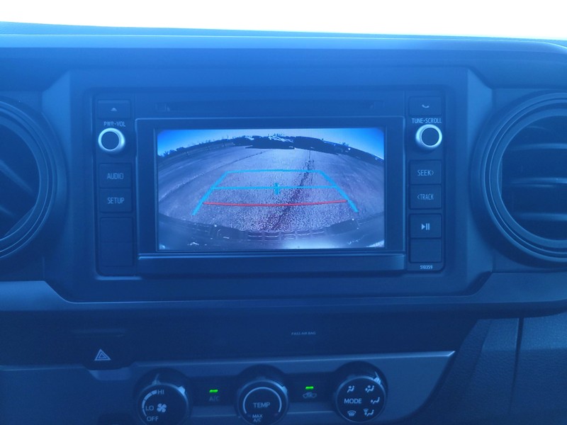 Toyota Tacoma 2WD Vehicle Full-screen Gallery Image 16