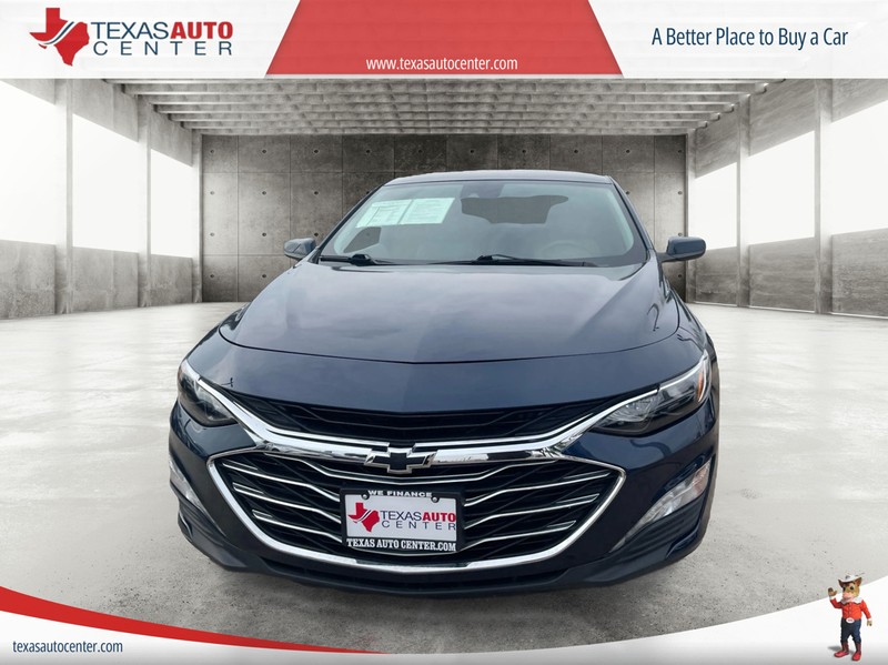 Chevrolet Malibu Vehicle Full-screen Gallery Image 3