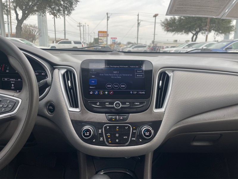 Chevrolet Malibu Vehicle Full-screen Gallery Image 11