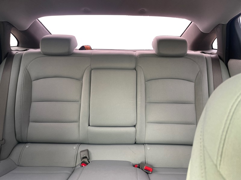 Chevrolet Malibu Vehicle Full-screen Gallery Image 12