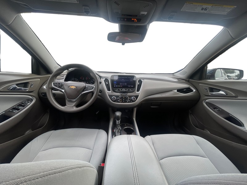 Chevrolet Malibu Vehicle Full-screen Gallery Image 14