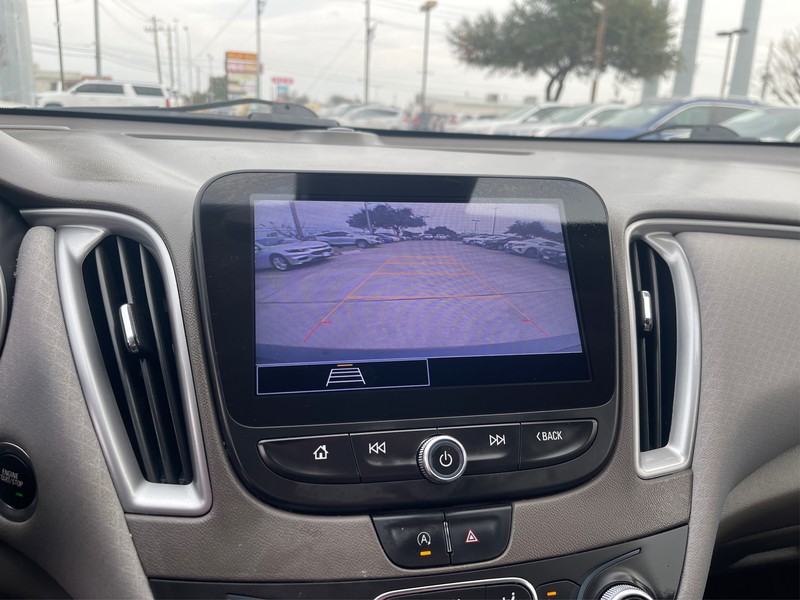 Chevrolet Malibu Vehicle Full-screen Gallery Image 16