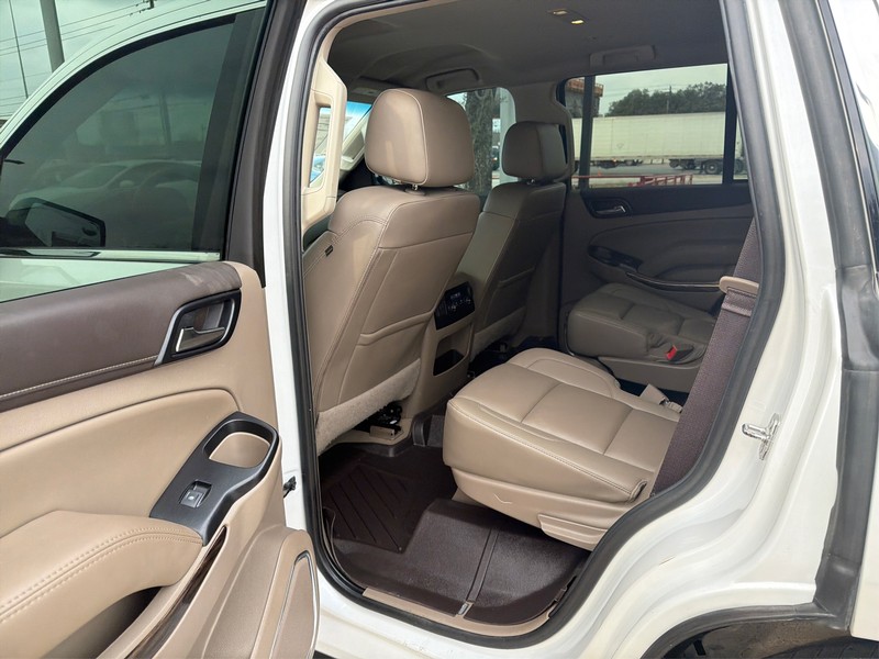 GMC Yukon Vehicle Full-screen Gallery Image 10