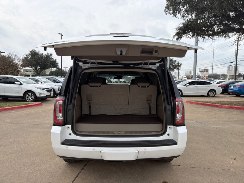 GMC Yukon Vehicle Full-screen Gallery Image 11