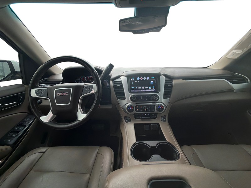 GMC Yukon Vehicle Full-screen Gallery Image 15