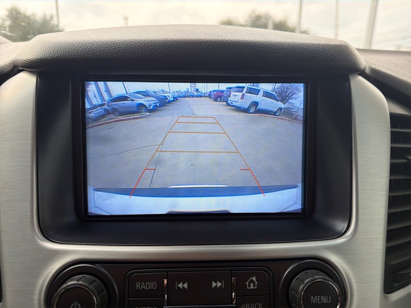 GMC Yukon Vehicle Full-screen Gallery Image 17