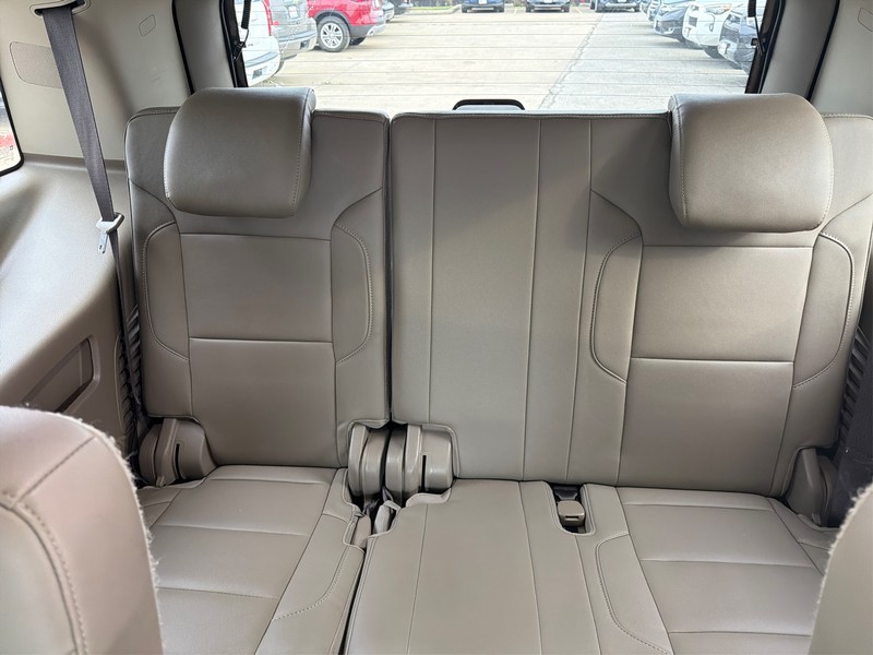 GMC Yukon Vehicle Full-screen Gallery Image 18