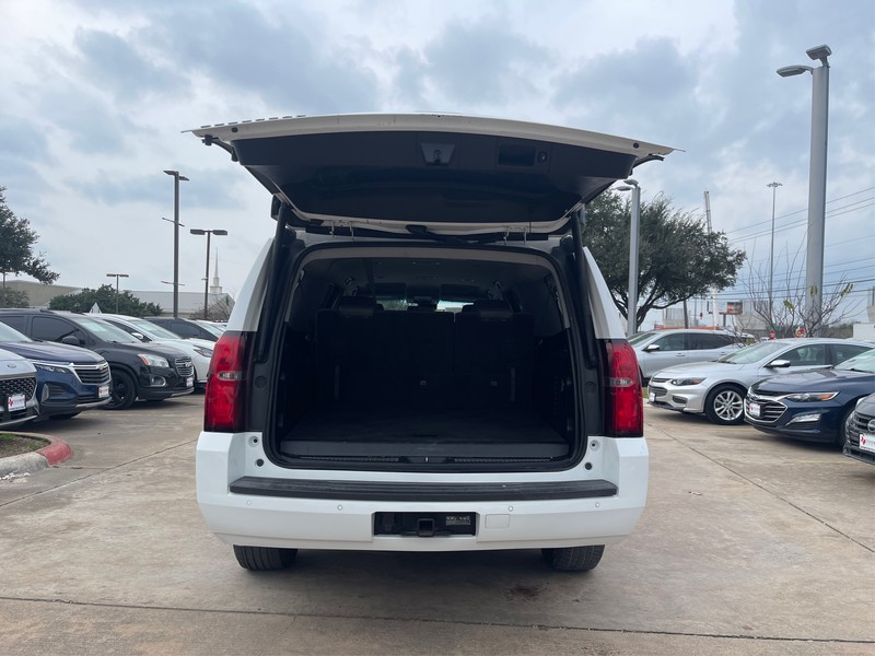 Chevrolet Suburban Vehicle Full-screen Gallery Image 10