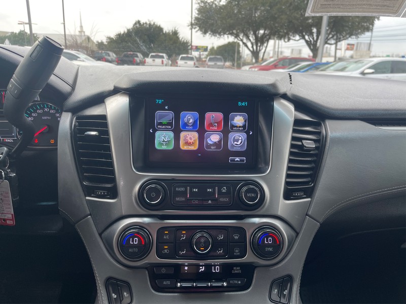 Chevrolet Suburban Vehicle Full-screen Gallery Image 11