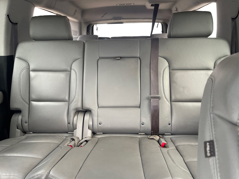 Chevrolet Suburban Vehicle Full-screen Gallery Image 12