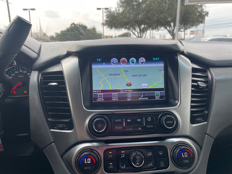 Chevrolet Suburban Vehicle Full-screen Gallery Image 16