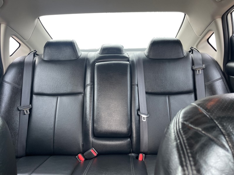 Nissan Altima Vehicle Full-screen Gallery Image 12